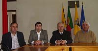 Os trs elementos da junta: Jos Varandas, Fernando da Silva e Avelino Neiva.  esq. Domingos Leal, presidente da Assembleia de Compartes