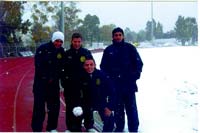 O Pedro e mais três colegas no estádio cheio de neve