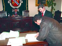 Assinaturas dos protocolos com os presidentes de Junta das Freguesias, respectivamente, da Gavieira, Guilhadeses e Jolda (S. Paio)