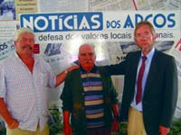 Joo Fernandes, o Joo Mido, ladeado por Joaquim Sequeira (amigo) e por Mrio Barros Pinto