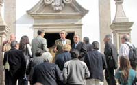 No Pao de Calheiros, em Ponte de Lima, o Conde de Calheiros recebe os congressistas para uma breve visita, seguida de almoo oferecido pela Cmara e Adega