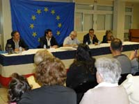 Na mesa, da esquerda para a direita: Antnio de Sousa, Fernando Cerqueira Barros, Jos Barros,  Carlos Costa, Isabel Garcia.