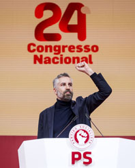 Pedro Nuno Santos, 46 anos,  economista de formao