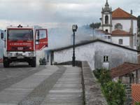 Autotanque dos Bombeiros no combate ao fogo