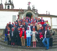 O grupo no escadrio da Igreja Matriz