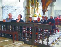 Igreja de S. Bento, Maria Rita, Joo e figurantes arcuenses entre os quais Alice Barbosa e Antnio Lima