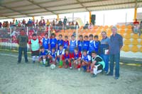 Costa Dias e os seus jovens da equipa de Infantis