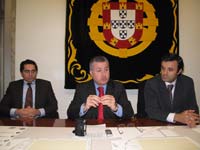 Presidente da Cmara, Francisco Arajo, estava ladeado pelo vereador Pedro Teixeira e assessor, Germano Amorim