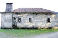 Antiga Casa Florestal do Arieiro pode vir a abrigar o centro  Lobo e Homem