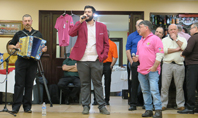 Emanuel Barros (ao centro)
