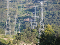 Nova Linha de Muito Alta Tenso ( direita) paralela  Linha de Alta Tenso na Unio de Grade e Carralcova