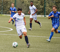 Mrio Rodrigues a conduzir a bola
