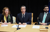 Compem a mesa eleita Elizabeth Caldas (1. secretria), Joo Manuel Esteves (presidente) e Antnio Teixeira Rodrigues (2. secretrio)