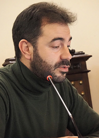 �Se a C�mara n�o fizer regulamenta��o para se proteger, pode ficar enredada num problema�, alerta Jo�o Braga Sim�es