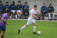 O capit�o Helder Feij�, um esteio defensivo, ouviu os parab�ns no final do jogo