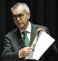 Para Oleg�rio Gon�alves, a futura superf�cie comercial no Toural vai �aliviar a sobrecarga na Avenida Osvaldo Gomes"