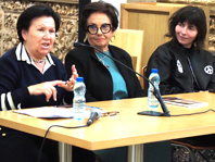 Comp�em a mesa Concei��o Lima, Albertina Fernandes e a vereadora Em�lia Cerdeira