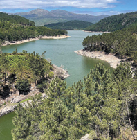 Tonalidade verde da �gua no reservat�rio de Lindoso/Soajo